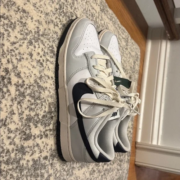 EUC Nike Dunk Low Men’s sneakers. US Size 10. - Picture 4 of 10